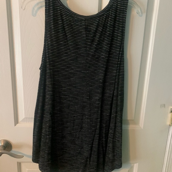 Large old navy tank black and silver/stripe - Picture 4 of 4